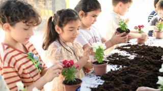 Büyükşehir destek verdi minik eller ‘anneler için çalıştı