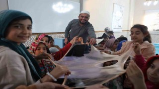 Camiyi çocuklara sevdiren imam, çocuk cemaati sayısını 4den 100e çıkarttı