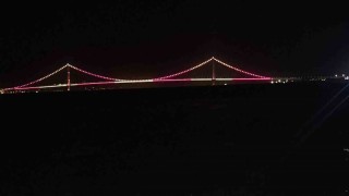 Çanakkale Köprüsü sarı kırmızılı renklerle aydınlatıldı