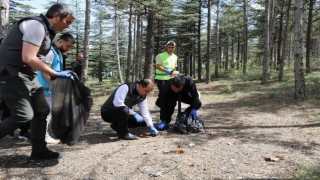 Çankırıda protokol ve vatandaşlar ormanlarda çöp topladı