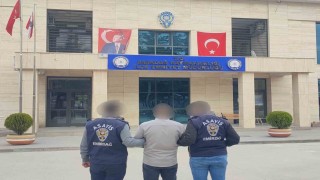 Çeşitli suçlardan aranan şahsı polis yakaladı
