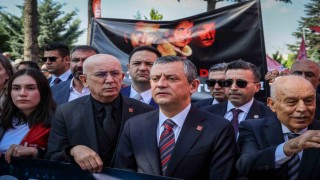 CHP Genel Başkanı Özel: Deniz Gezmişin durduğu yerde durmaya devam ediyoruz
