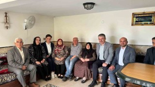 Çopuroğlundan, en yaşlı AK Parti üyesine Anneler Günü sürprizi