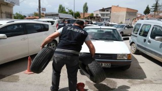 Çorumda otopark etrafındaki araç park engellerine müdahale