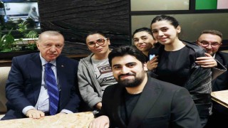 Cumhurbaşkanı Erdoğan, kafede vatandaşlarla sohbet etti