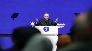 Cumhurbaşkanı Erdoğandan Özgür Özele tepki: Suç örgütünün posta güvercini gibi hareket ediyor