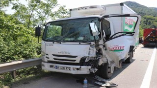D-650de kamyonet, SUV tarzı araca arkadan çarptı: Trafik durma noktasına geldi
