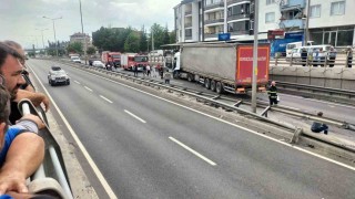 D-650de tır ve kamyonet çarpıştı: Alt geçitteki kazayı film izler gibi izledi