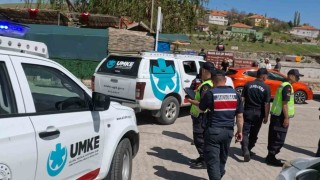 Dede ile torunu fotoğraf çektirirken Melendiz Çayına düştü