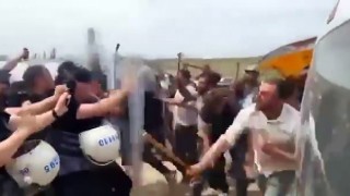 Denetim yapılmasına izin vermeyen kurban satıcılarından polise saldırı