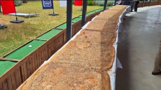 Denizlide 12 metre 30 santimetreyle dünyanın en büyük ballı, cevizli tahinli pidesi yapıldı