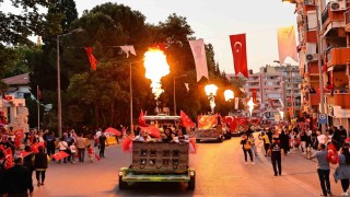 Denizlide 19 Mayıs coşkusu fener alayıyla taçlandı