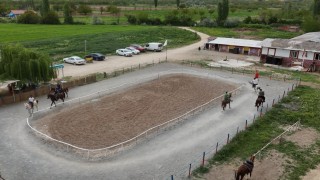 Deprem sonrası doğayla buluşma: Malatyada atlı terapiye ilgi artıyor