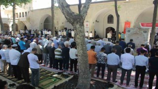 Deprem ve sel felaketinde hasar alan 526 yıllık Hasan Paşa Cami ibadete açıldı