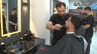 Depremzede kuaförden anlamlı kampanya