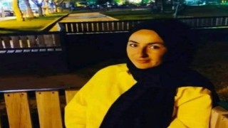 Devrilen traktörün altında kalan 2 çocuk annesi öldü