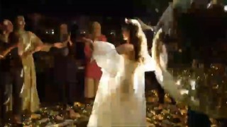 Disko topunun gelinin üstüne düştüğü anlar kameraya yansıdı