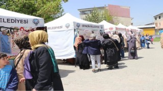 Diyadinde kursiyer kadınlar atık malzemeleri sanate dönüştürdü