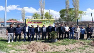 Diyadinde Orman Benim kampanyası kapsamında fidan fikimi ve temizlik etkinliği