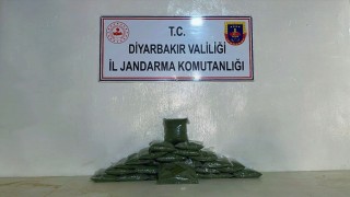 Diyarbakırda çalılıklar arasında muhafaza edilmiş 77 kilo esrar ele geçirildi