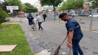 Diyarbakırda şiddetli rüzgar çatıları uçurdu