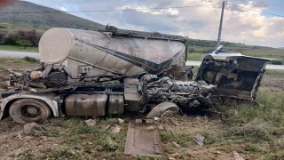 Doğanşehirde tanker tarlaya devrildi, sürücü yaralandı