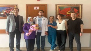 Doktor oğlundan hemşire anneye Anneler Günü sürprizi