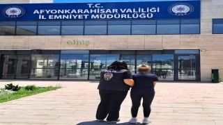 Dolandırıcılık suçundan aranan şahsı polis yakaladı