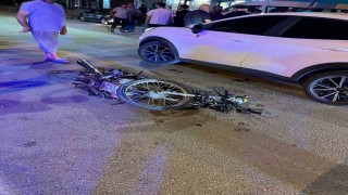 Dörtyolda otomobille çarpışan motosiklet hurdaya döndü: 1i ağır 2 yaralı