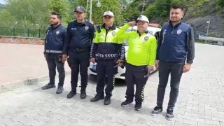 Down Sendromlu Barışın hayali gerçek oldu: Trafik polisi olarak uygulamaya katıldı