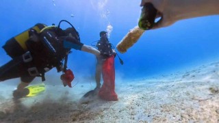 Dünya Çevre Gününde deniz dibinden 2 saatte 20 ton çöp toplandı