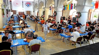 Dünya satranç ustaları Çeşmede buluşuyor
