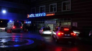 Dur ihtarına uymayan otomobili kovalan motosikletli asayiş ekibinin çarptığı yaya ağır yaralandı