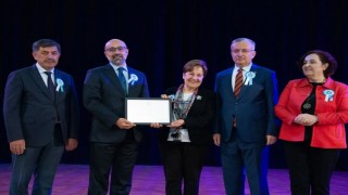 Eczacılık Fakültesi akreditasyon belgesi takdim töreni düzenlendi