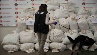 Edirne Kapıkulede X-ray taraması yapılan otobüste 233 kilo esrar ele geçirildi