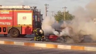 Edirnede alev alan otomobili terk eden sürücü kayıplara karıştı