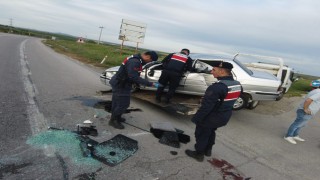 Edirnede devrilen otomobilin sürücüsü yaralandı