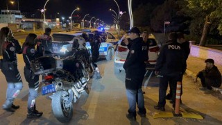 Edirnede dur ihtarına uymayan ehliyetsiz sürücü polisi alarma geçirdi