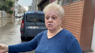 Edirnede sağanak yolları göle çevirdi