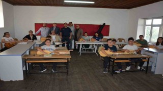Edremitte açılan bağlama kursu ağır misafirleri ağırladı