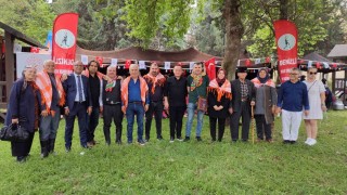 Efeler ve Yörükler huzurevi bahçesine kıl çadır kuruldu
