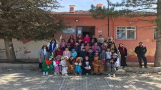 Eğirdirli öğrencilerden köy çocuklarına renkli etkinlikler