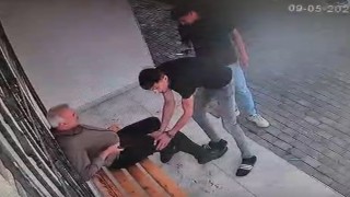 Elazığda muhtara silahlı saldırı anı kamerada