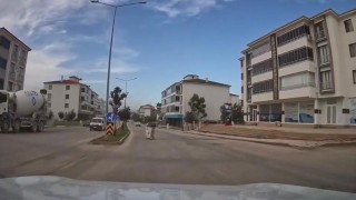 Elazığda şiddetli fırtına çöp konteynerini adeta gezintiye çıkardı
