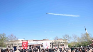Elazığda SOLOTÜRK gösterisi nefes kesti
