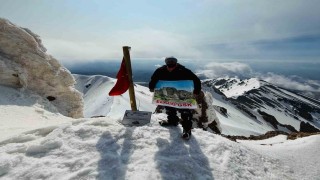 Elazığlı sporcu Erciyes Dağına tırmandı
