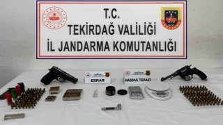 Elbise dolabı uyuşturucu serası çıktı