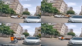 Elektrikli bisikletle otomobile çarptılar: O anlar kamerada