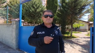 Emekliliğini telsizle duyurdu