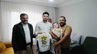 Enes Çelikten minik taraftara anlamlı ziyaret